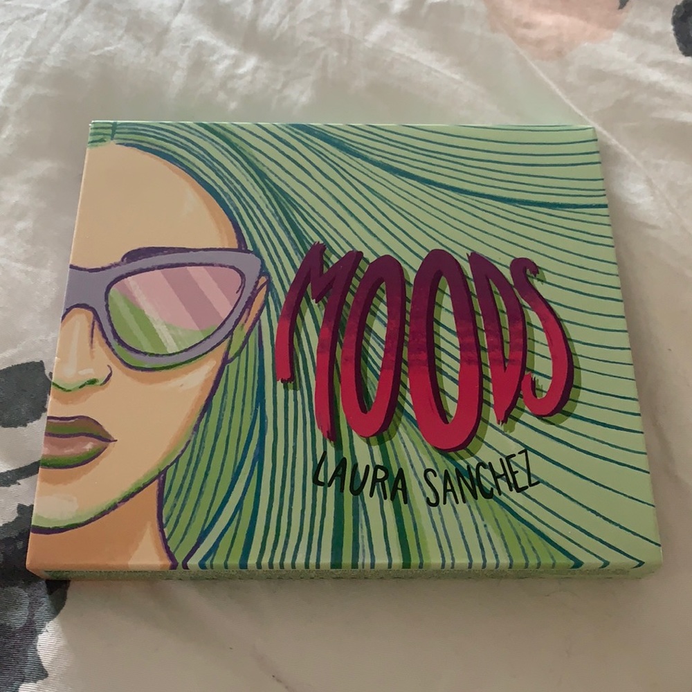 Moods by Laura Sanchez eye shadow palette